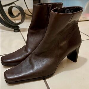 White Mountain Dark Brown Heeled Boots